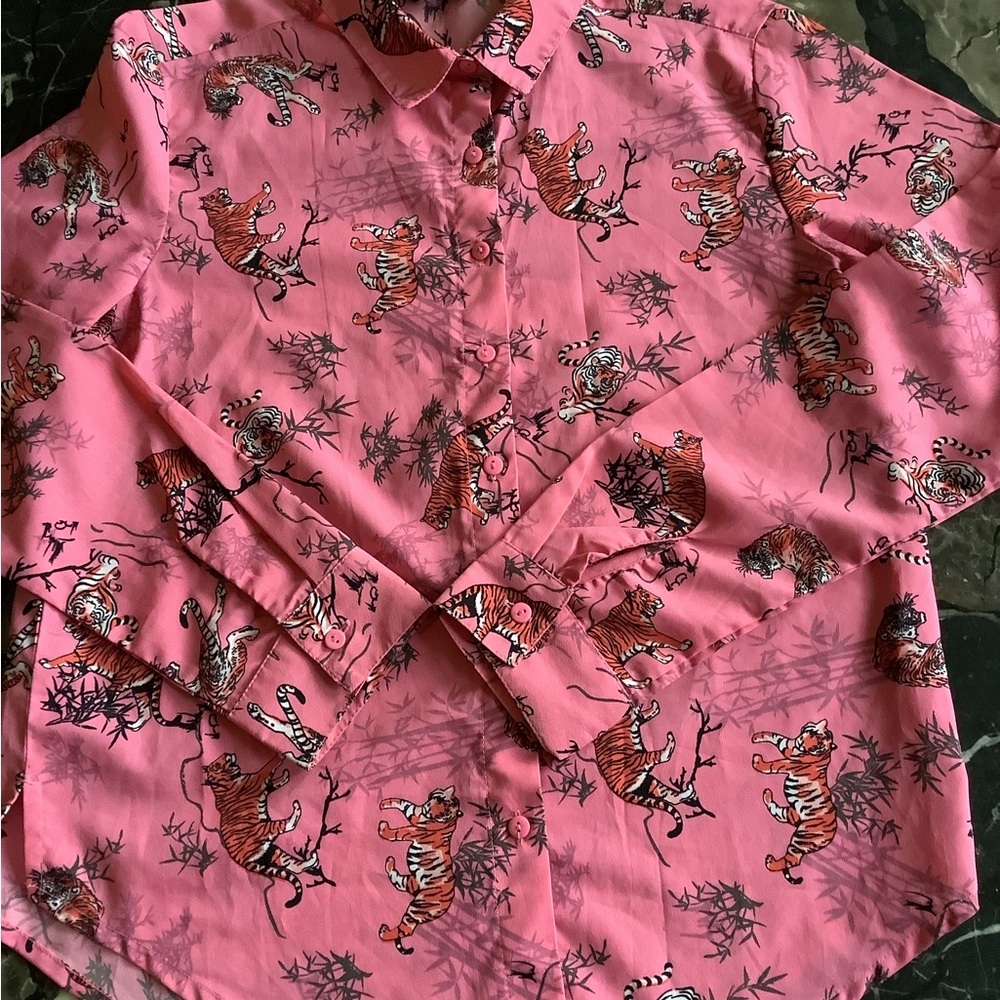 Vintage Max guccish long sleeve tiger print button down shirt size M